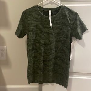 Lululemon green short sleeve running shirt new with tags